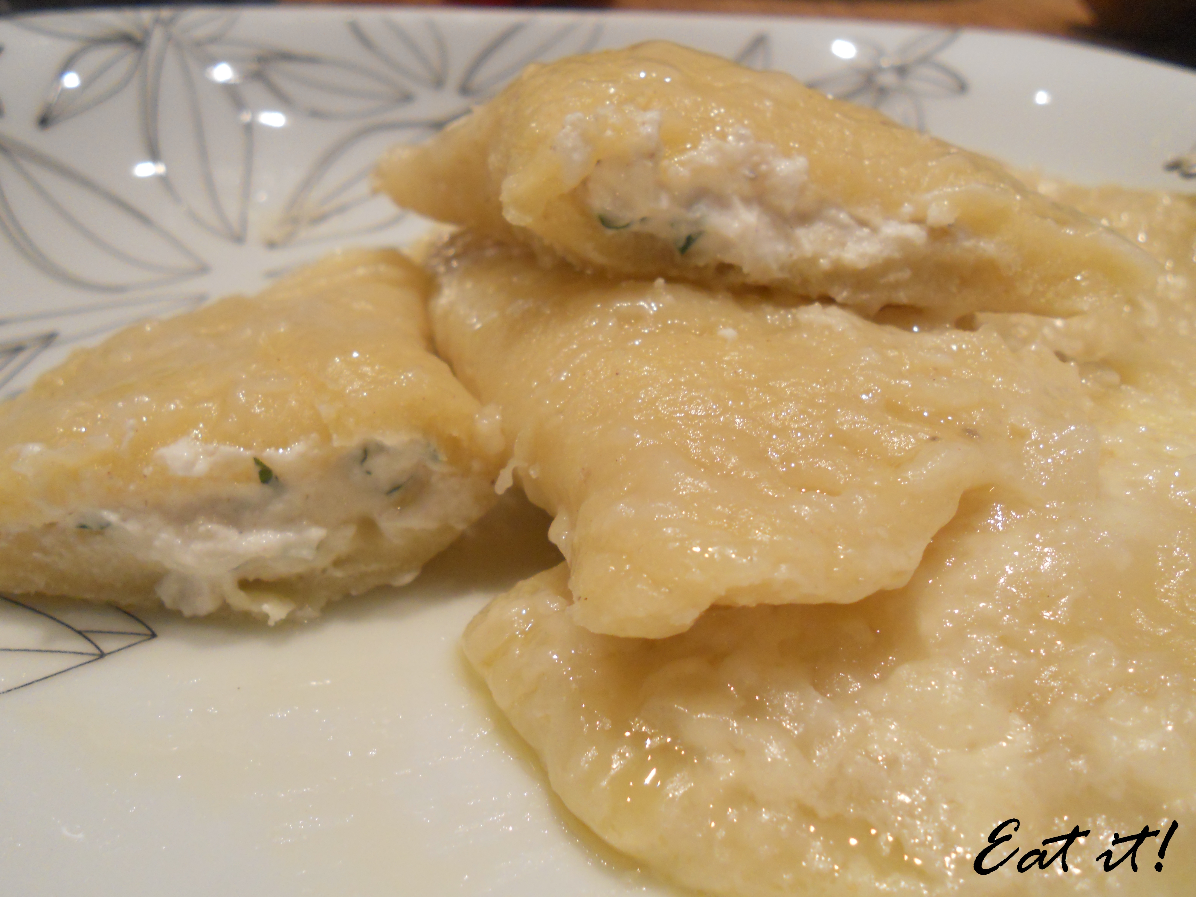 Ravioli di patate con ripieno di ricotta speziata