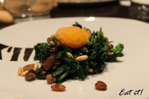 Tuorlo fritto alla Cracco con spinaci